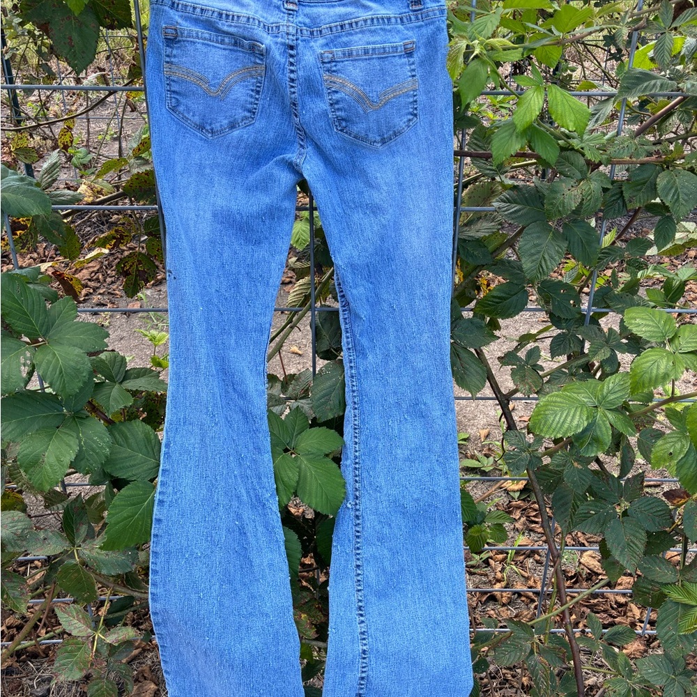 Women’s No Boundaries Distressed Shotgun Jeans w/Christian Hand Paintings, Size7 - Picture 7 of 16